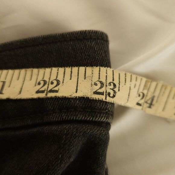 NWT Signature Levi Strauss Womens 26 Gray Heritage High-Rise Fray Hem Shorts - Picture 6 of 8